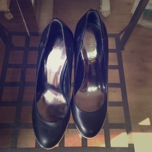 Guess by Marciano Pump